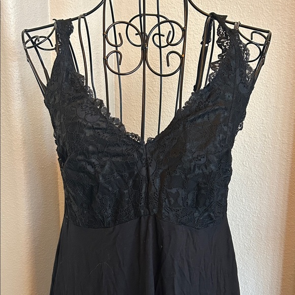 Black Lace Nightgown - Picture 2 of 9
